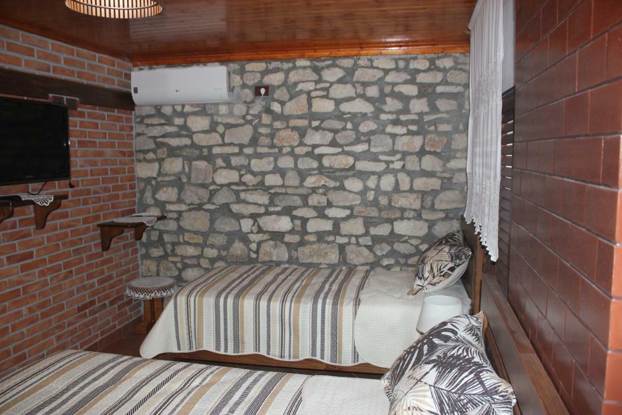 Guesthouse Arjan Berat Eksteriør billede
